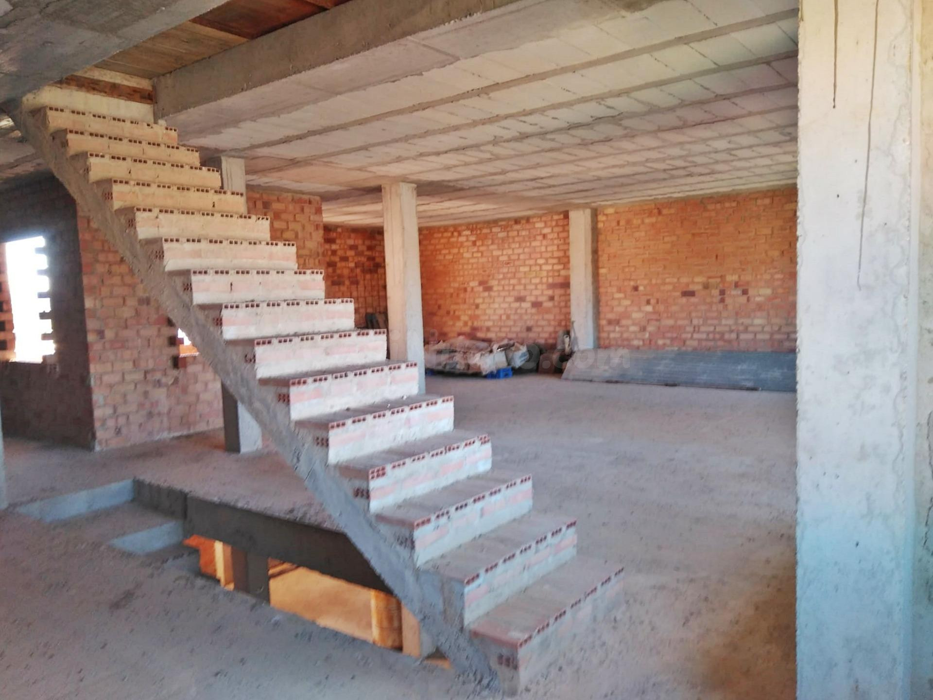 Casa EN OBRA de 450 m2 en Barriada del Ángel | Escrituras sólo de terreno / No hipotecable - foto 4