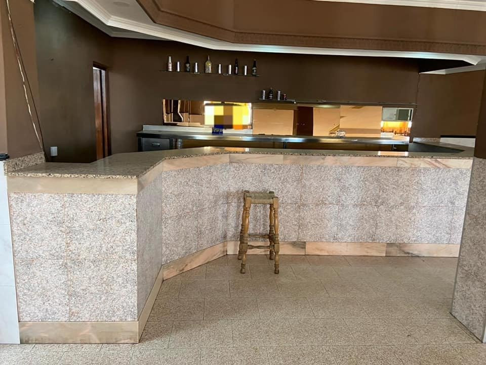 LOCAL Y BAR A UN PRECIO ÚNICO, UBICADO EN LA ZONA DE LA GOTE - foto 2