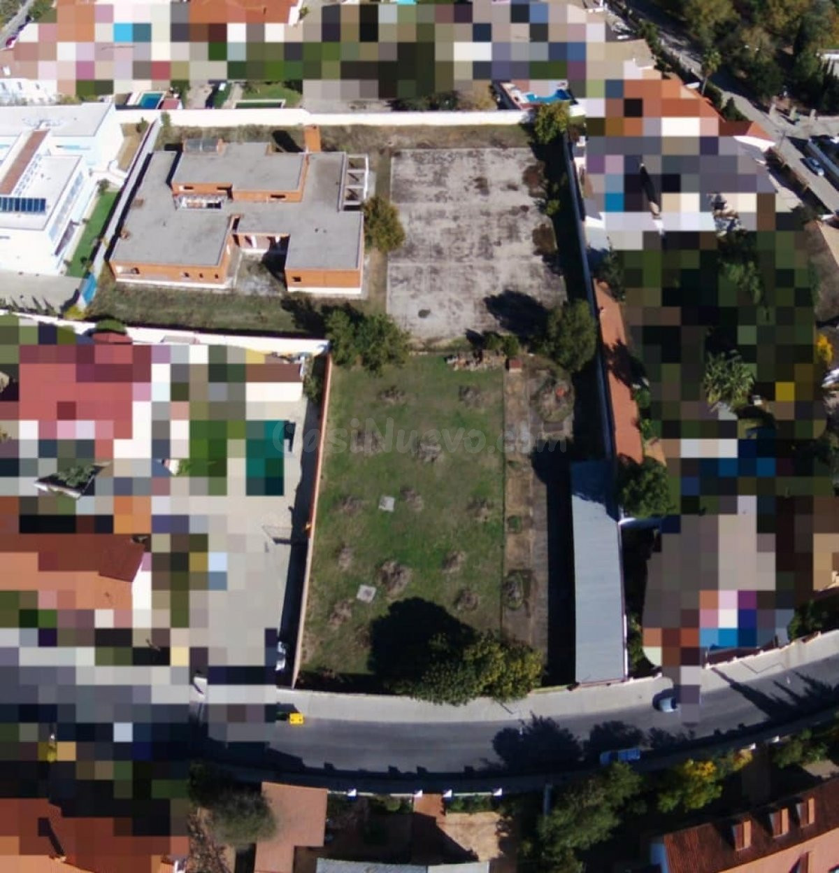AMPLIO SOLAR DE 1.100 M2 CON CONSTRUCCIÓN EN EL BARRIO FRANCÉS