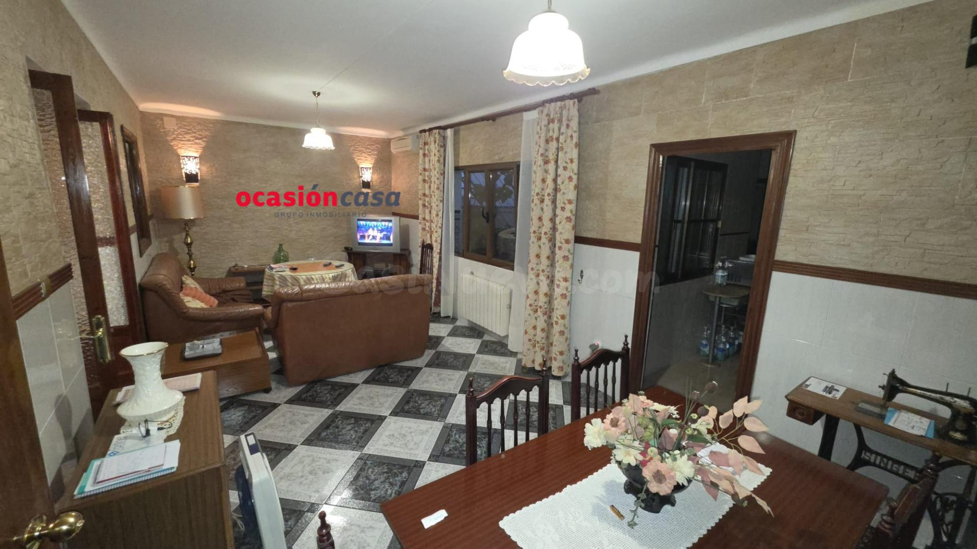 CASA CON TEJADO NUEVO A LA VENTA EN EL CENTRO