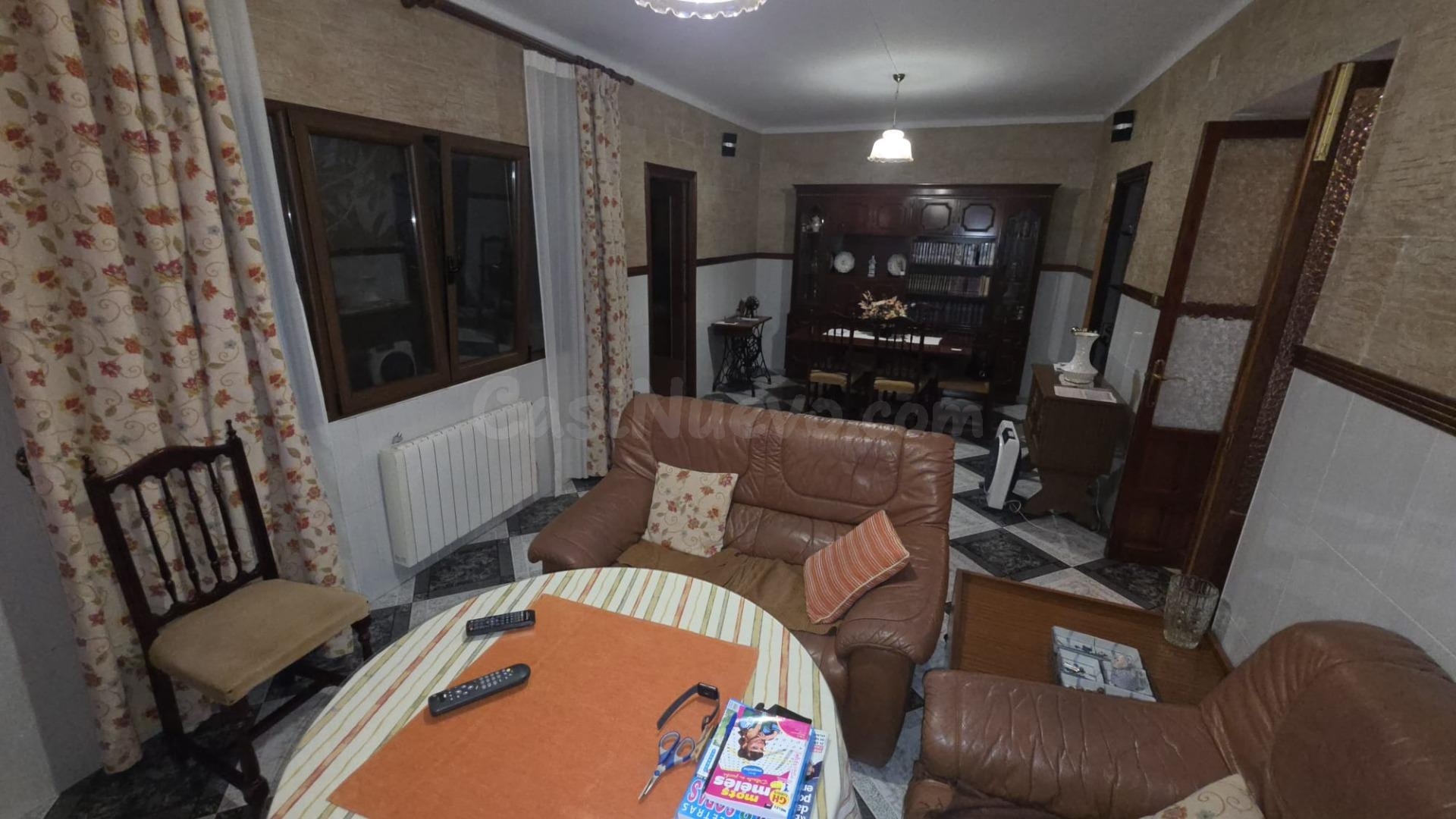 CASA CON TEJADO NUEVO A LA VENTA EN EL CENTRO - foto 2