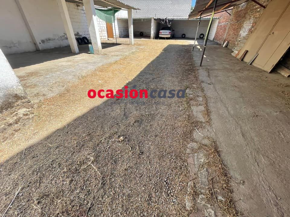 AMPLIO SOLAR CON CASA A LA VENTA - foto 2
