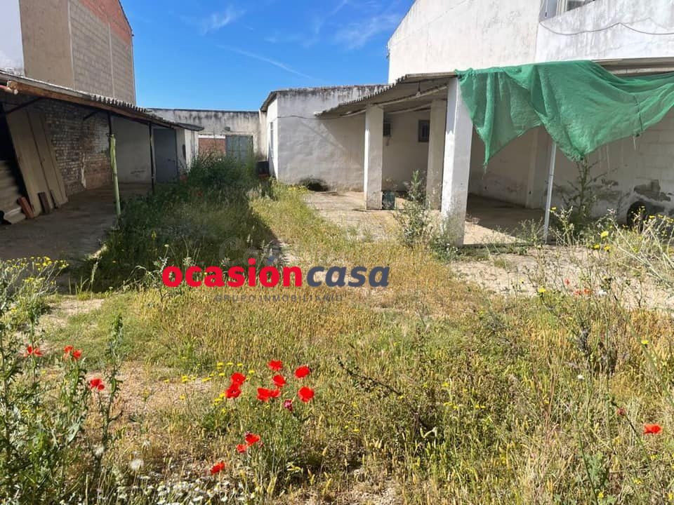 AMPLIO SOLAR CON CASA A LA VENTA - foto 3