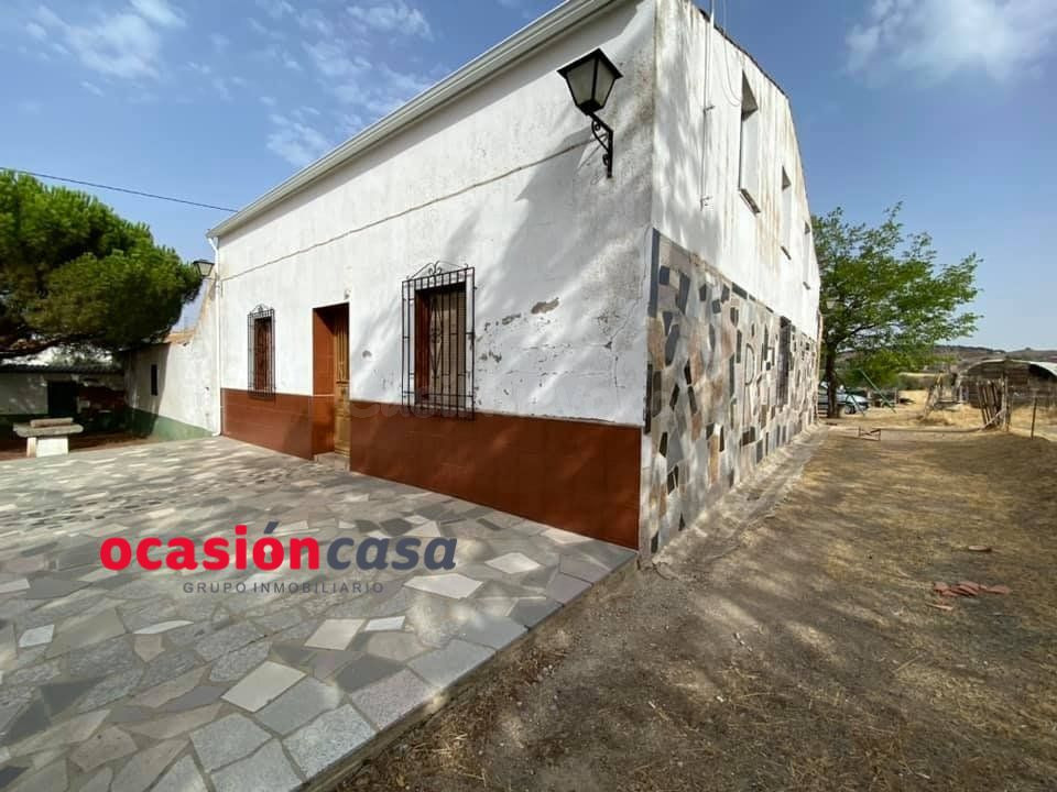 PARCELA CON GRAN VIVIENDA A LA VENTA