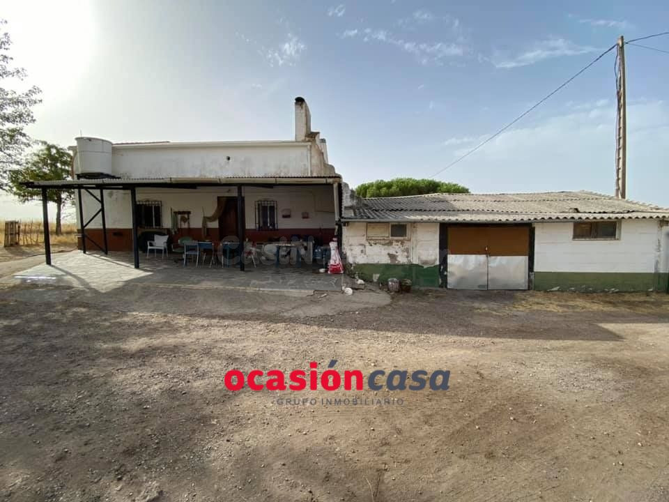 PARCELA CON GRAN VIVIENDA A LA VENTA - foto 3