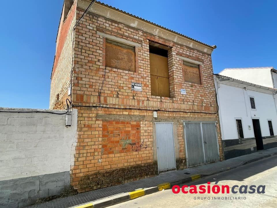 CASA DE 2 PLANTAS CON COCHERA EN construcción