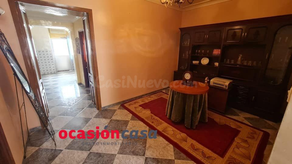 CASA CON GRAN PATIO A LA VENTA - foto 2
