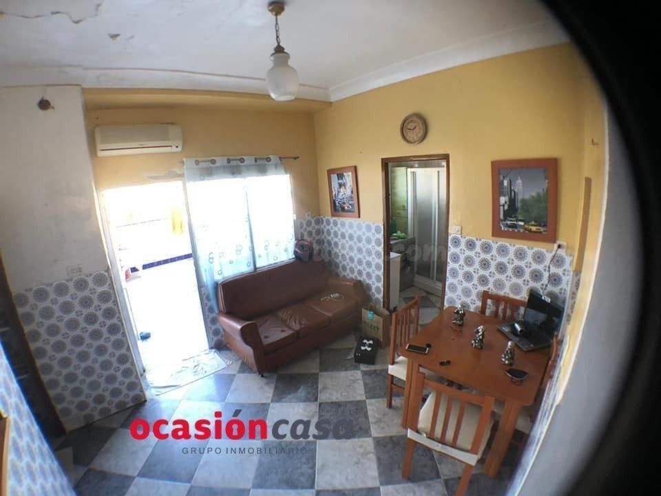 CASA CON GRAN PATIO A LA VENTA - foto 3