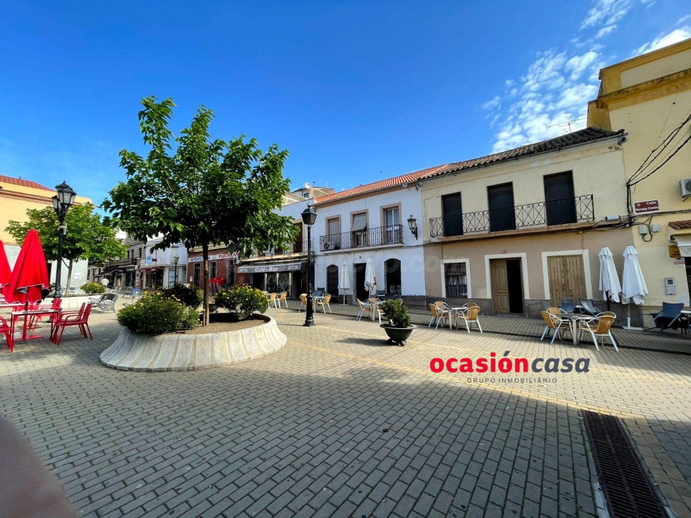 CASA DE 2 PLANTAS UBICADA EN LA PLAZA EULOGIO PAZ