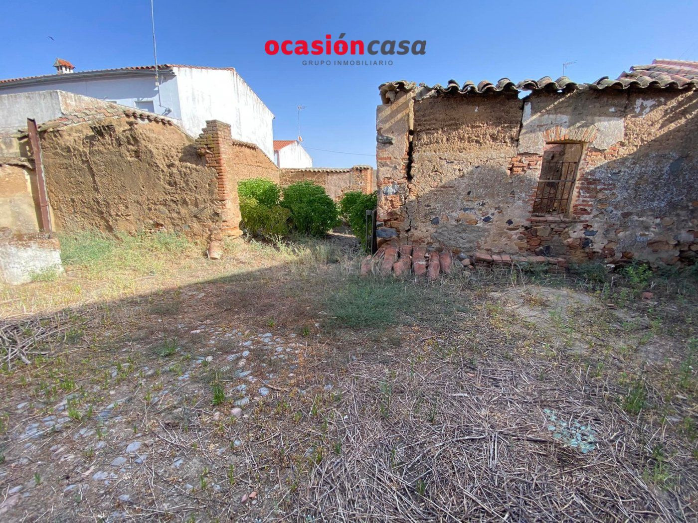 CASA CON TEJADO NUEVO Y GRAN PATIO - foto 2