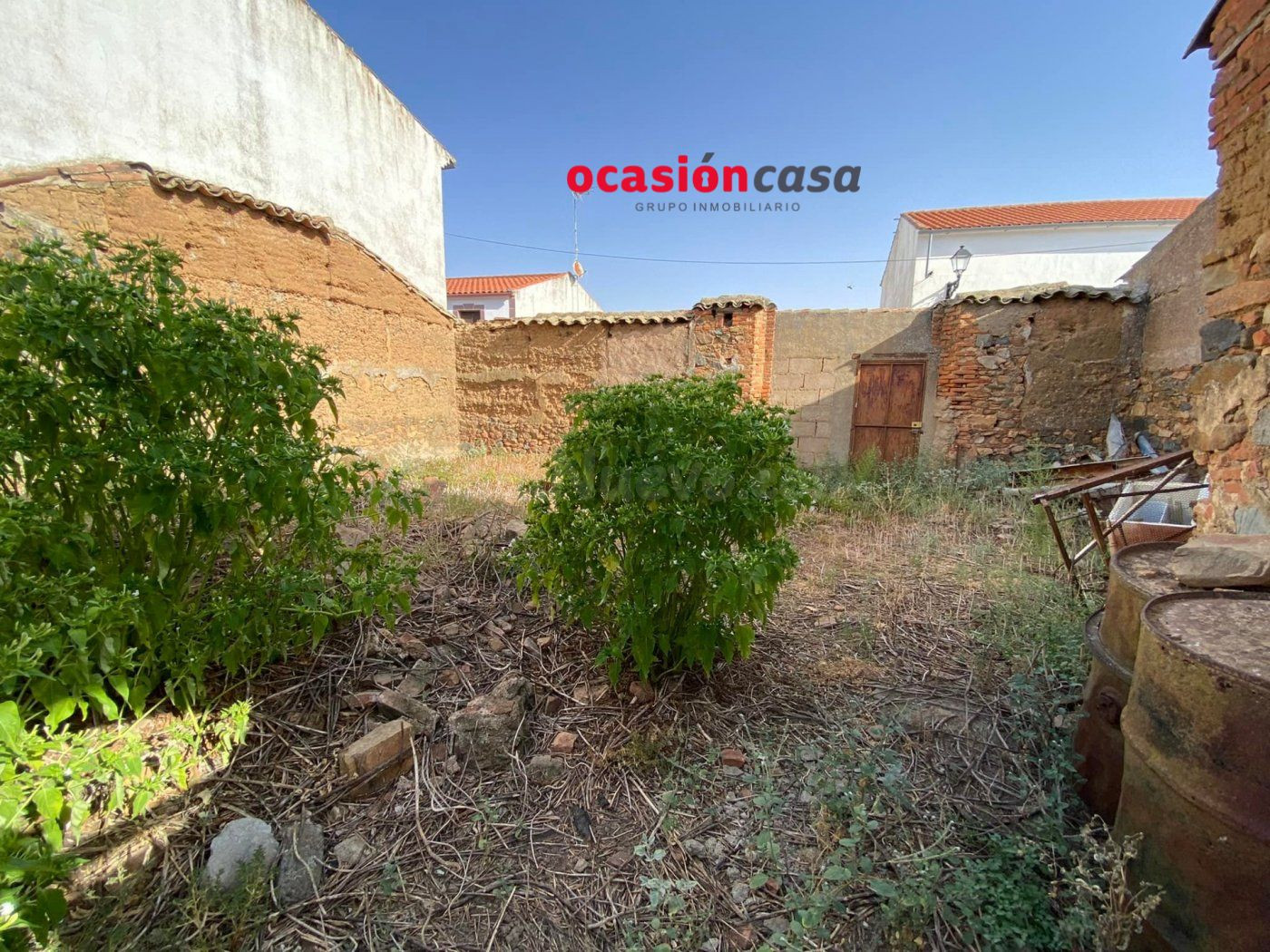CASA CON TEJADO NUEVO Y GRAN PATIO - foto 3