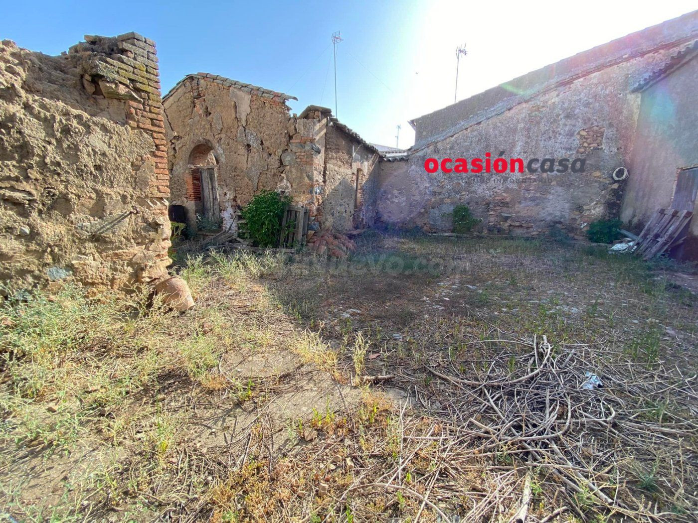CASA CON TEJADO NUEVO Y GRAN PATIO - foto 4