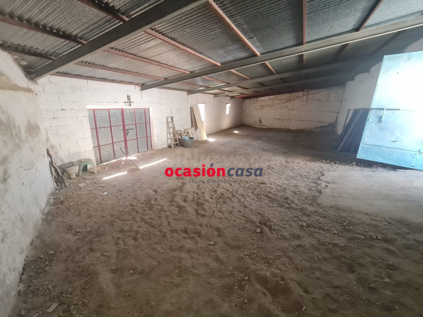 COCHERA CON GRAN PATIO A LA VENTA