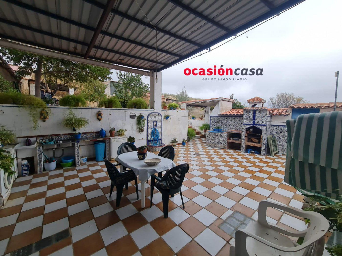 CASA CON TEJADO NUEVO Y GRAN PATIO EN VVA DEL REY