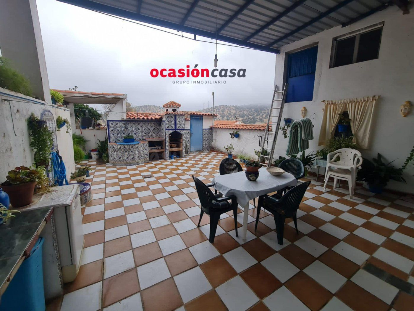 CASA CON TEJADO NUEVO Y GRAN PATIO EN VVA DEL REY - foto 2