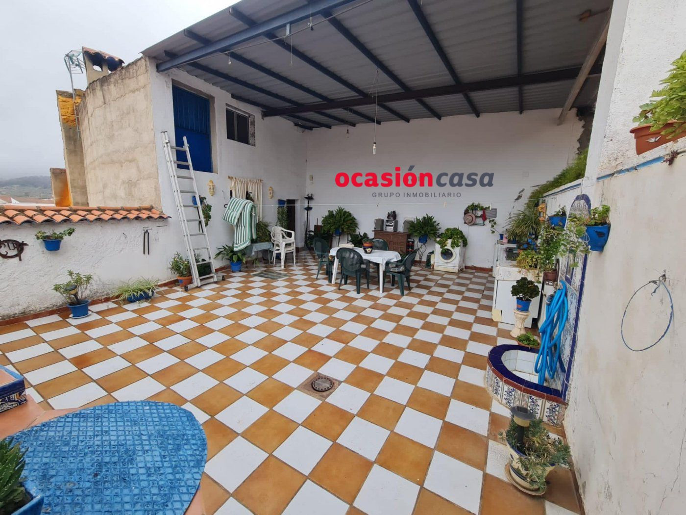 CASA CON TEJADO NUEVO Y GRAN PATIO EN VVA DEL REY - foto 3