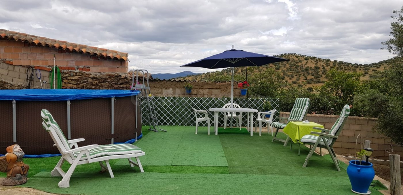 CASA CON TEJADO NUEVO Y GRAN PATIO EN VVA DEL REY - foto 5