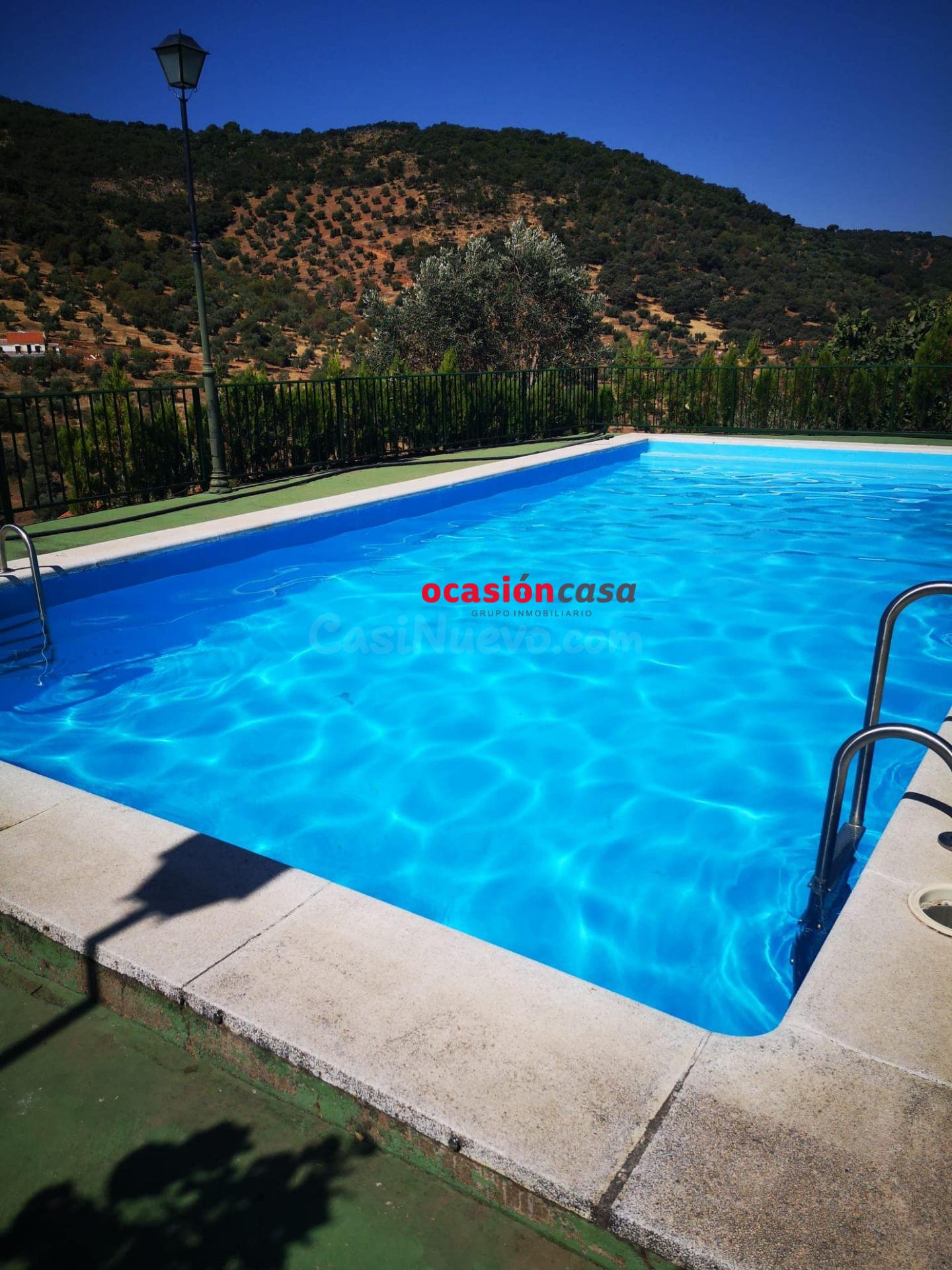 FANTÁSTICA PARCELA CON VIVIENDA, PISCINA Y OLIVOS