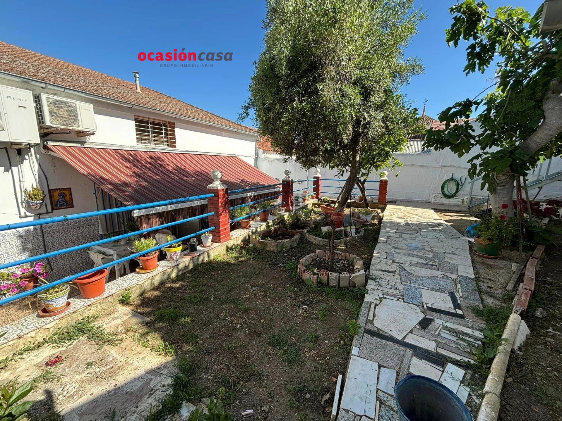 CASA CON COCHERA Y TEJADO NUEVO A LA VENTA