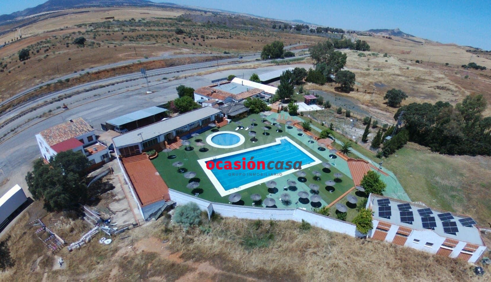 COMPLEJO DE OCIO Y FINCA RÚSTICA A LA VENTA