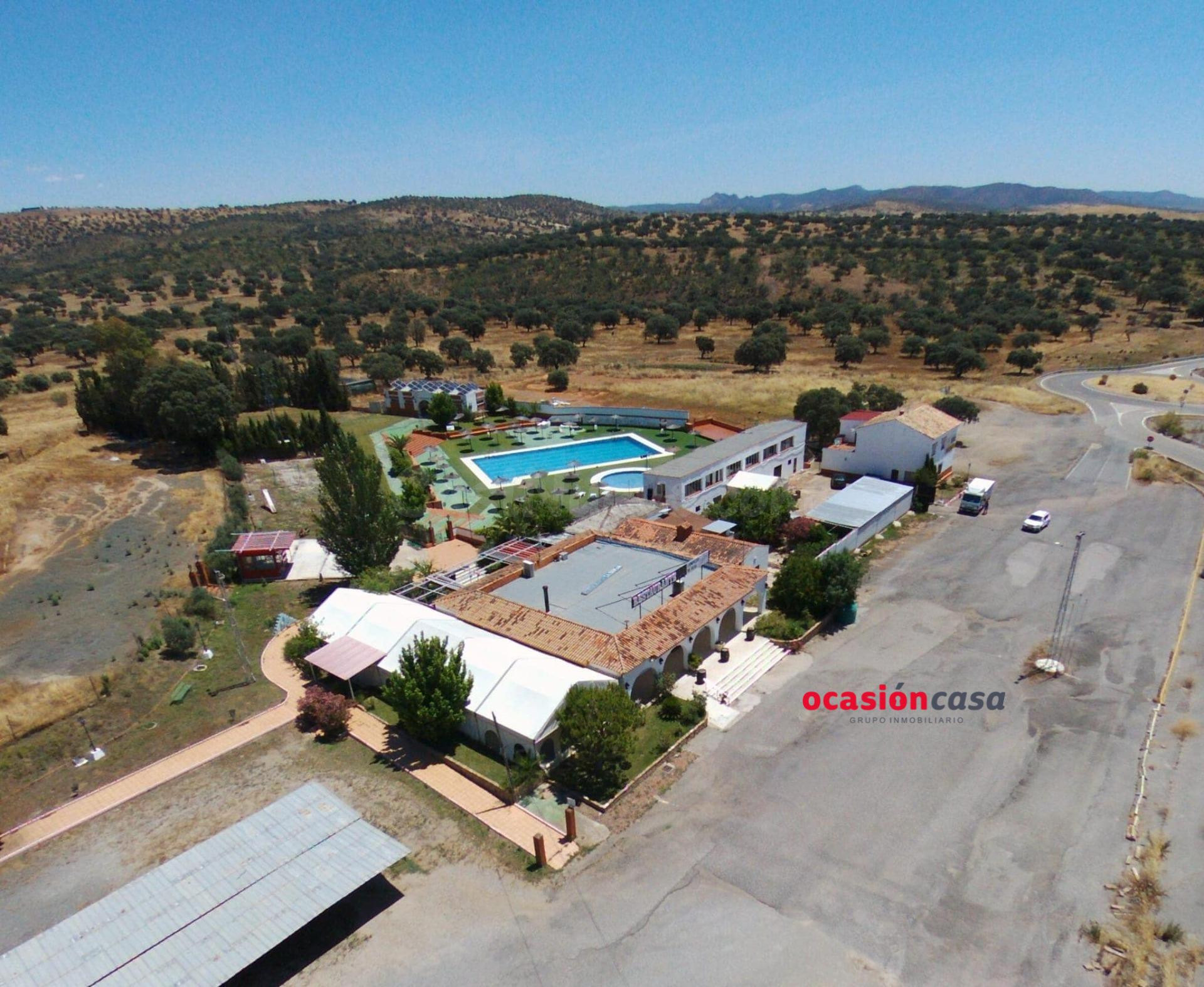 COMPLEJO DE OCIO Y FINCA RÚSTICA A LA VENTA - foto 2
