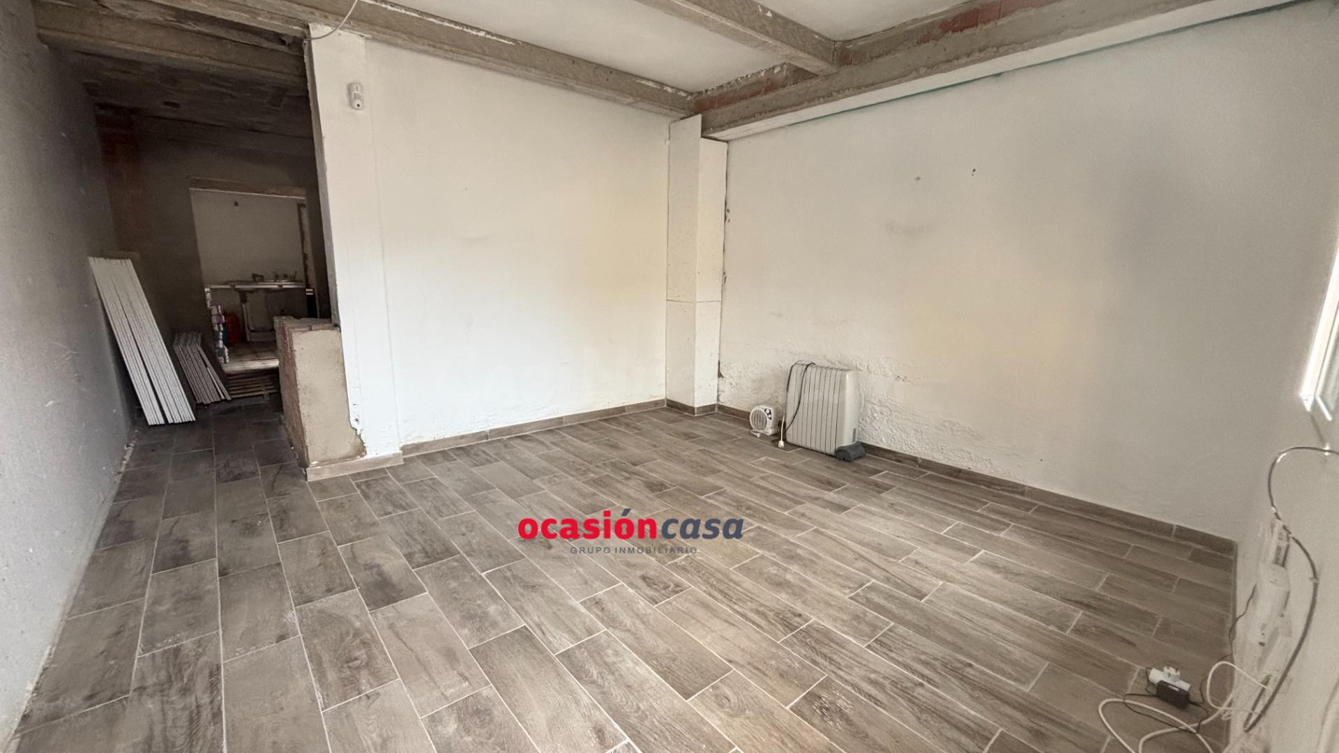 CASA TIPO APARTAMENTO PARA TERMINAR DE REFORMAR