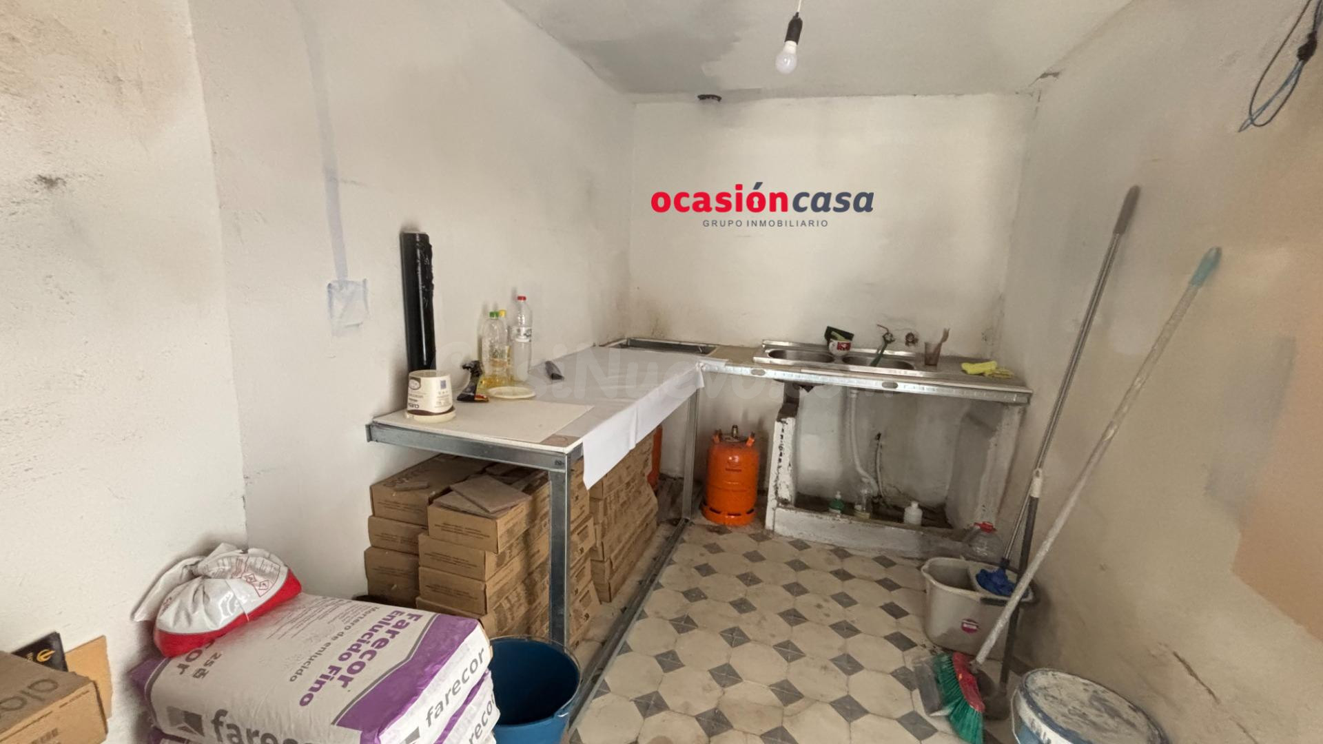 CASA TIPO APARTAMENTO PARA TERMINAR DE REFORMAR - foto 4