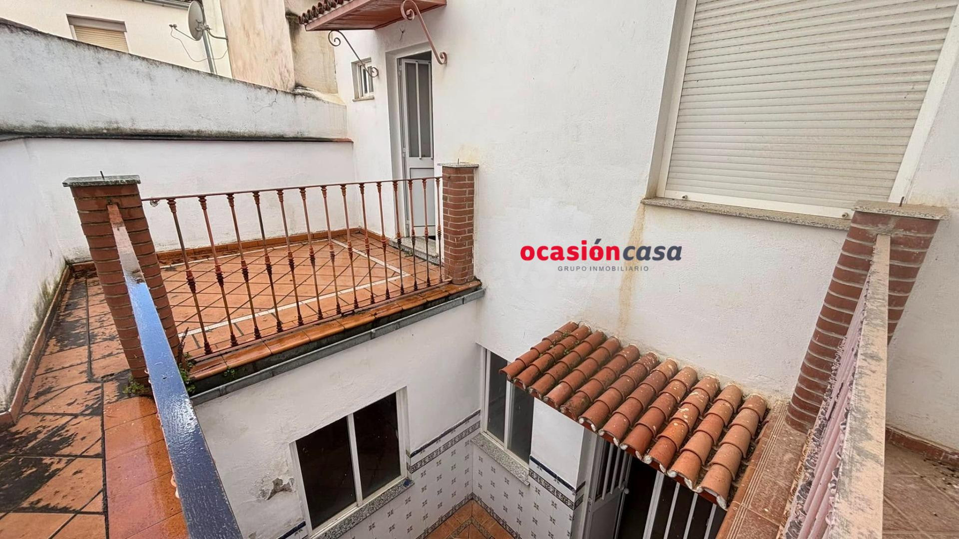 CASA DE DOS PLANTAS CON COCHERA