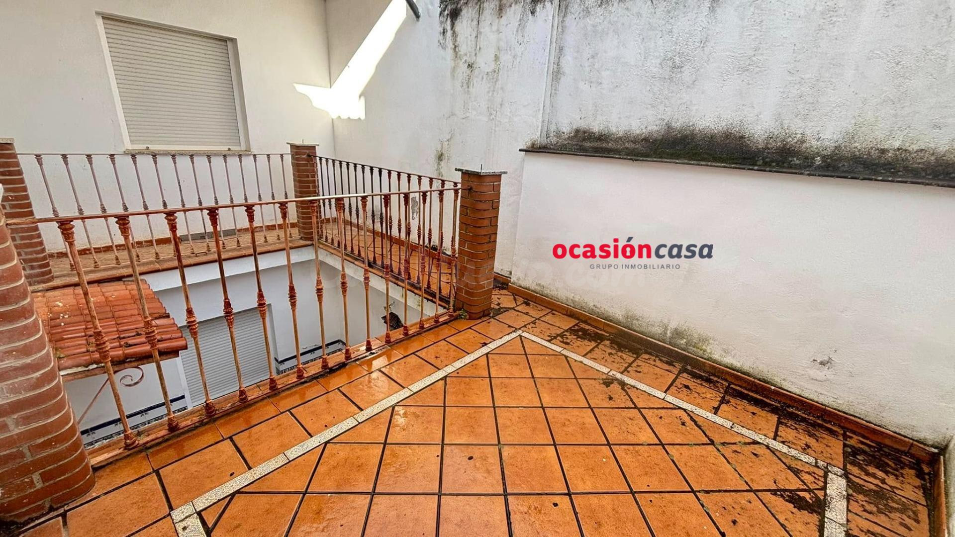 CASA DE DOS PLANTAS CON COCHERA - foto 3
