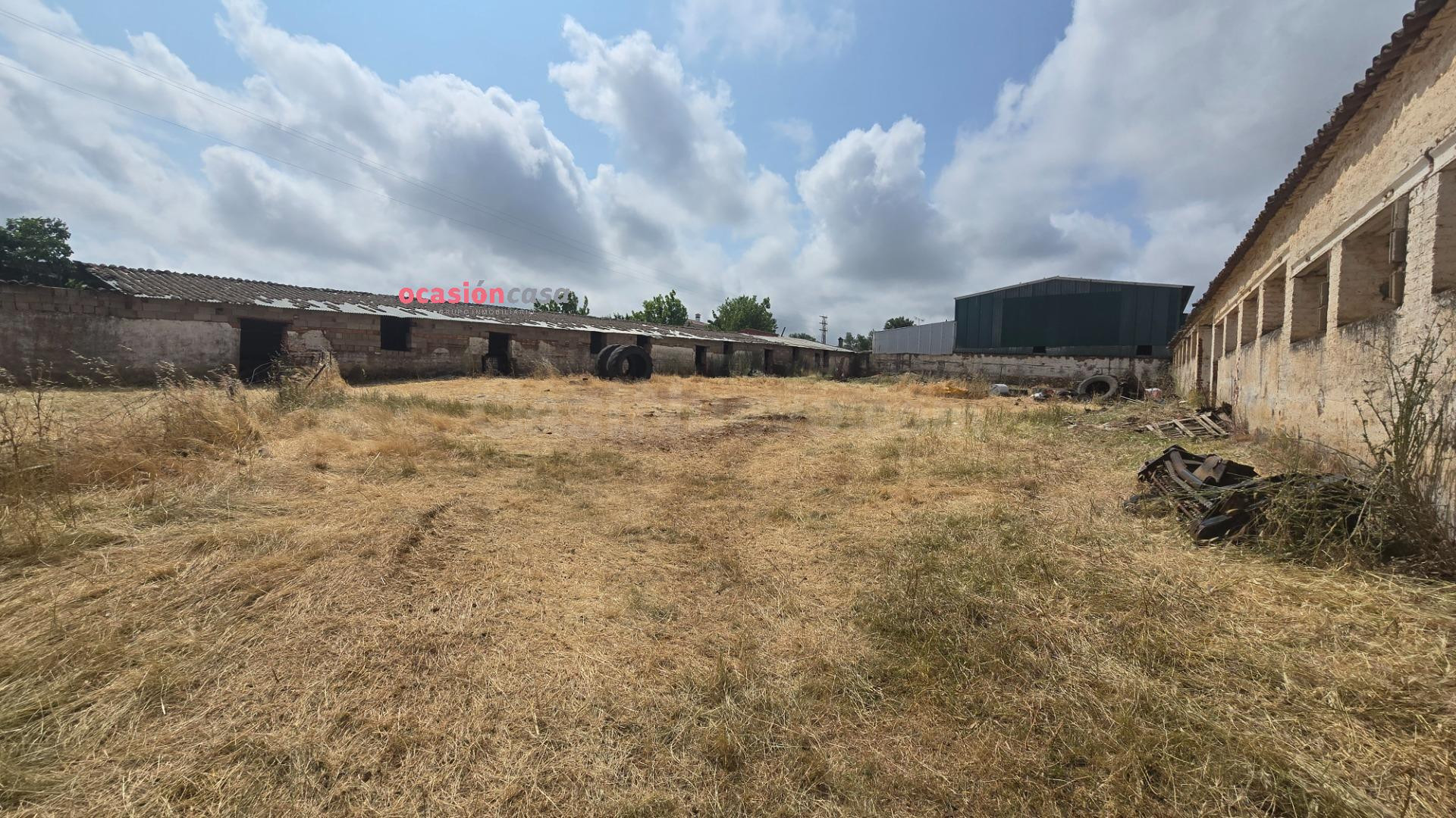 SOLAR URBANIZABLE DE 3540 M2 - foto 2