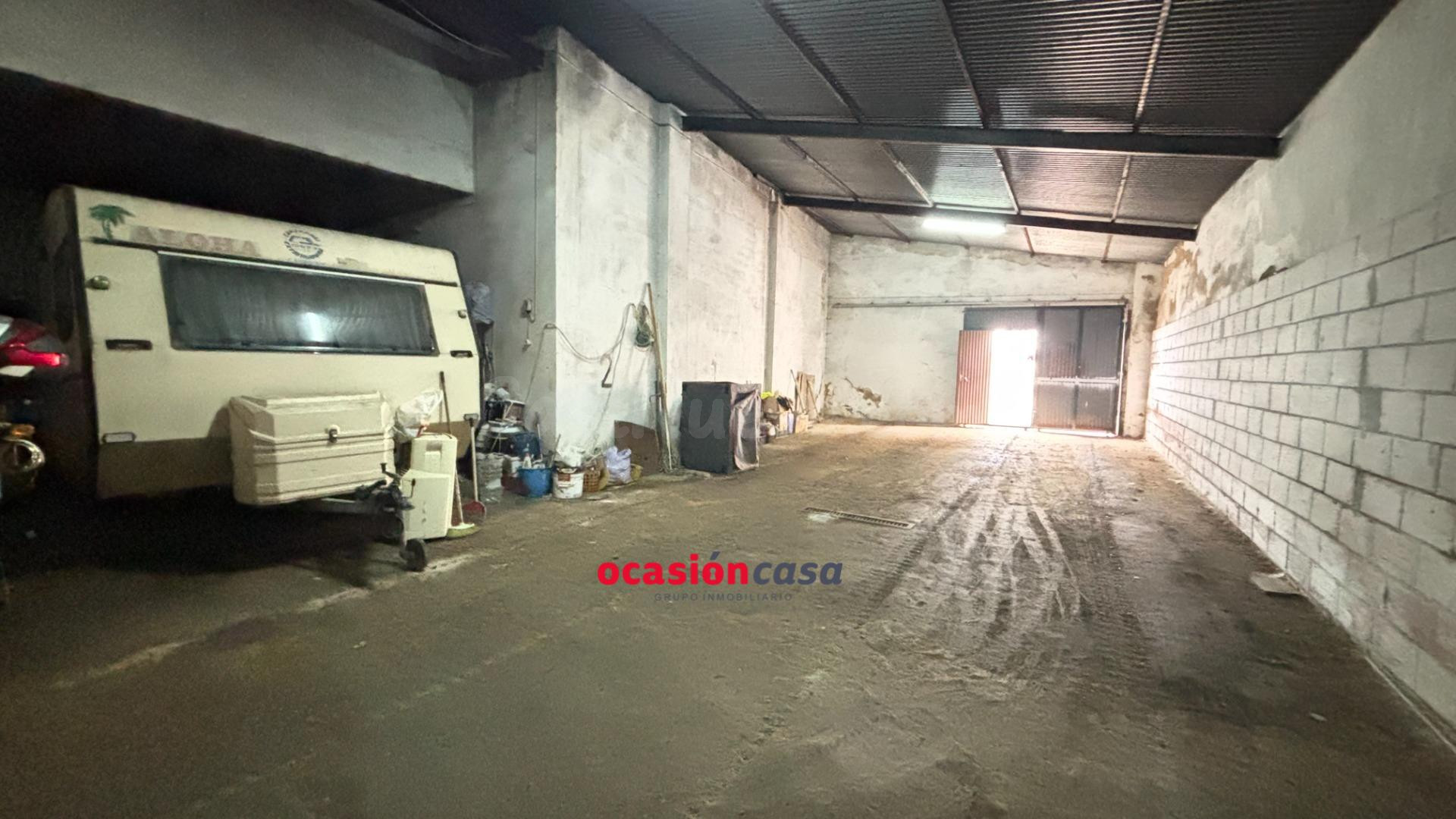COCHERA DE 115 M2 A LA VENTA