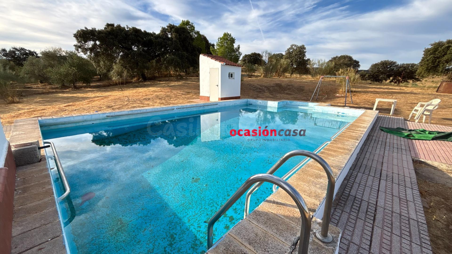 PARCELA CON VIVIENDA, PISCINA Y OLIVOS - foto 2