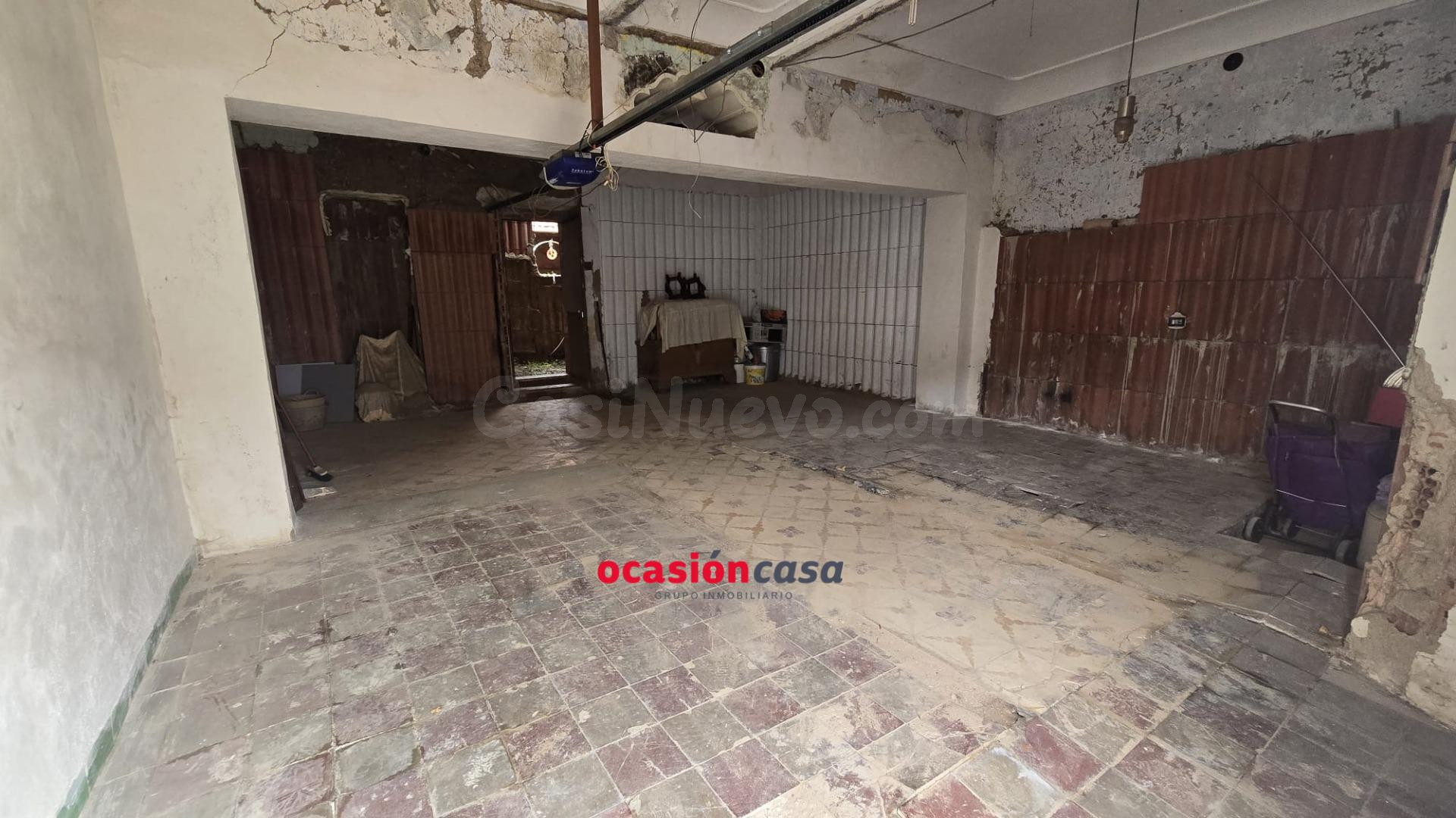 COCHERA CON PATIO Y TERRAZA A LA VENTA - foto 2