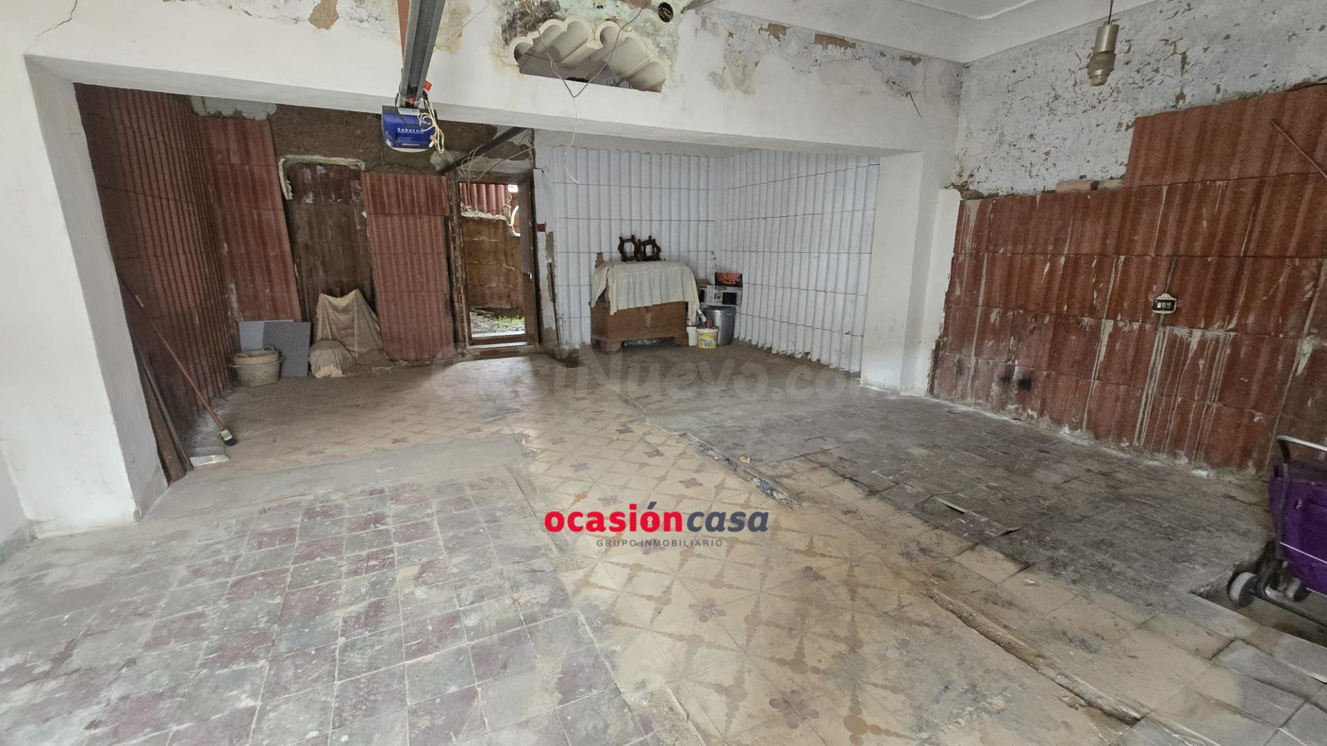 COCHERA CON PATIO Y TERRAZA A LA VENTA - foto 3