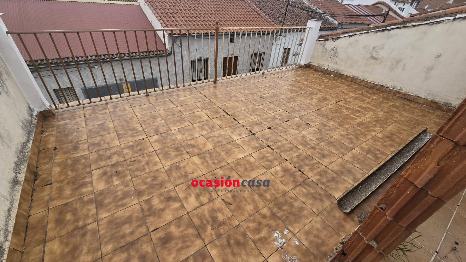COCHERA CON PATIO Y TERRAZA A LA VENTA - foto 5