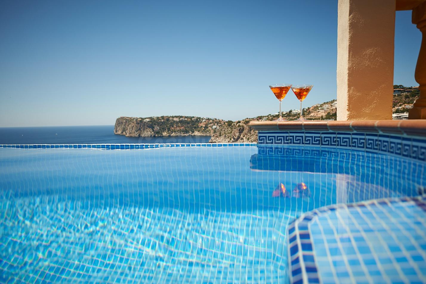 Exclusivo chalet con vistas panorámicas y piscina con licenc - foto 3