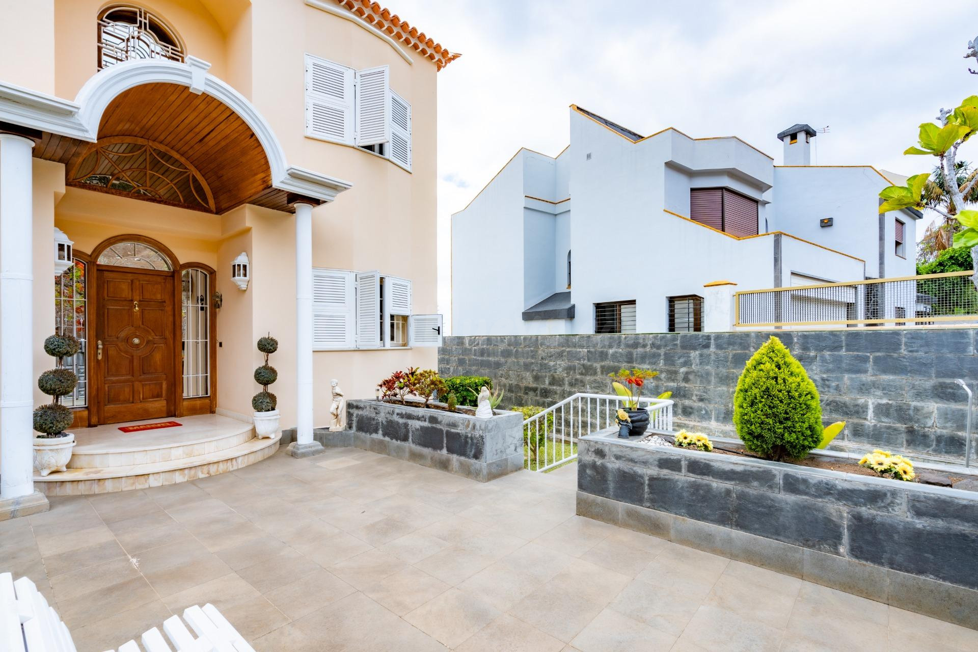 Magnífico Chalet Independiente en Venta en Calle Emeterio Pa - foto 4