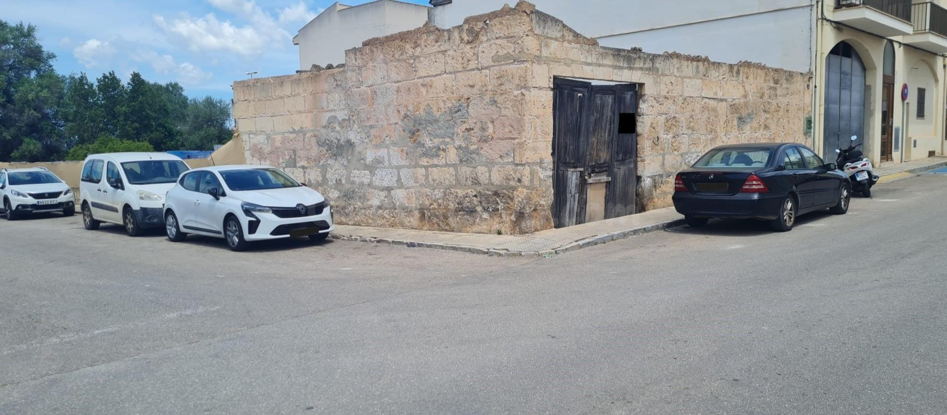 Solar urbano edificable de 540 m2 en Muro, Mallorca