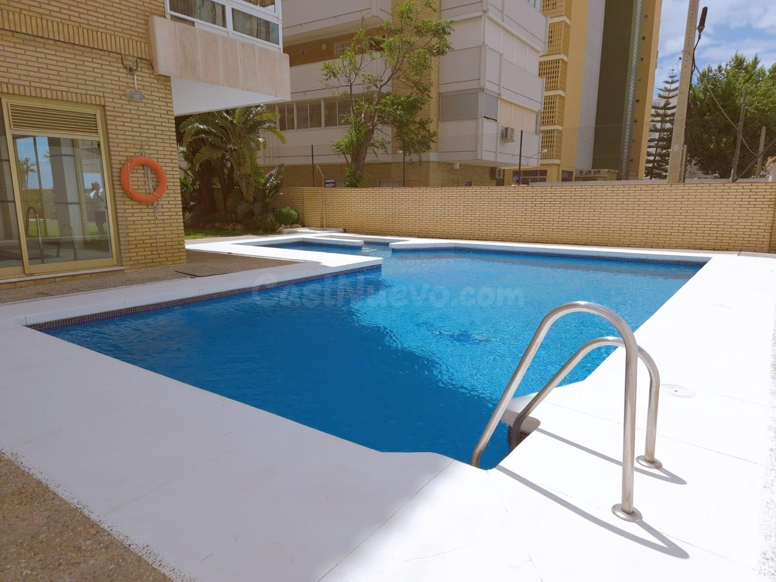 Fuengirola - Piso Planta Baja, 2 Dormitorios, Piscina, Parking, 1ª Línea de Playa