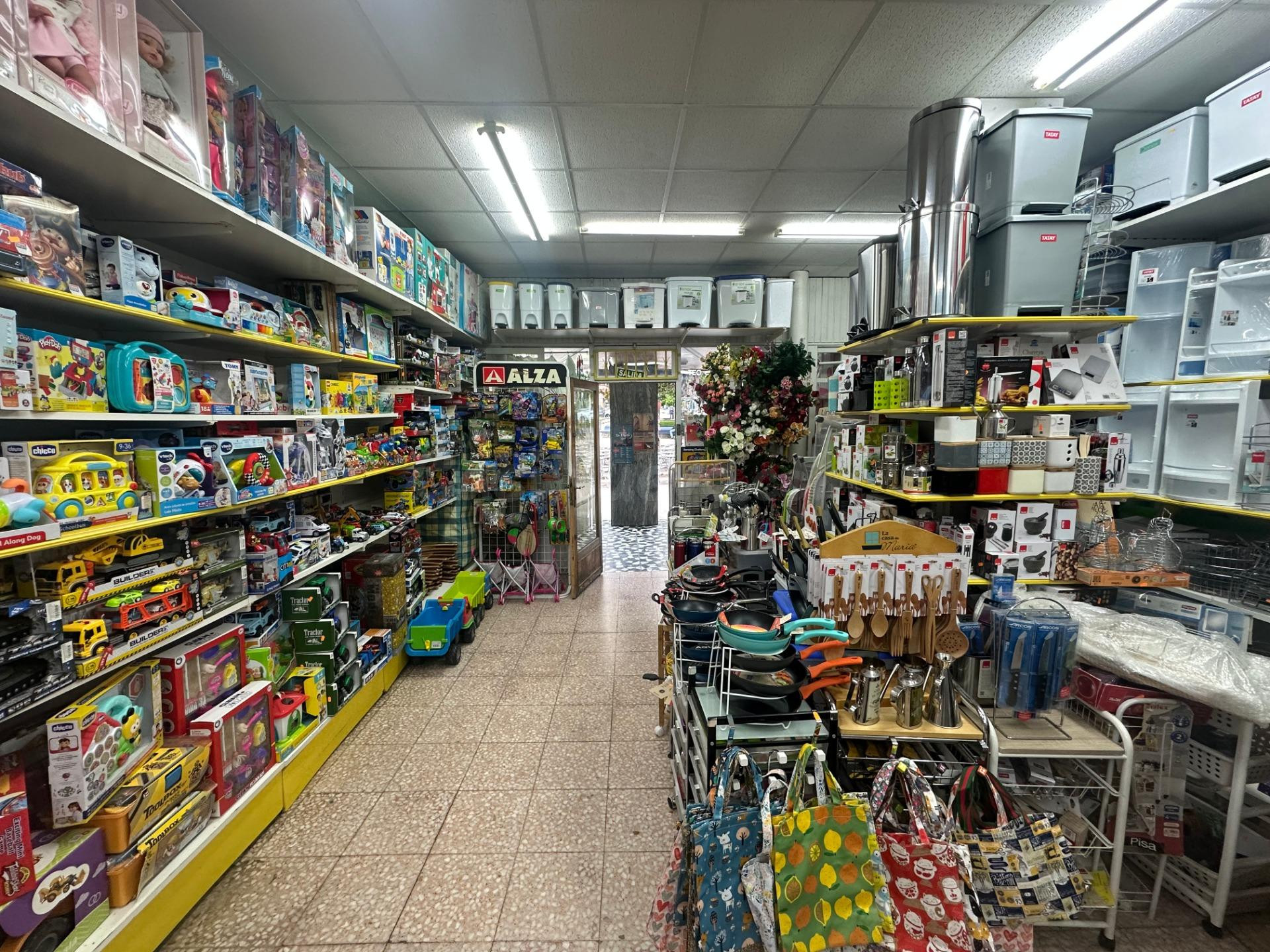 Local comercial en alquiler en Santander – Calle peatonal y  - foto 3