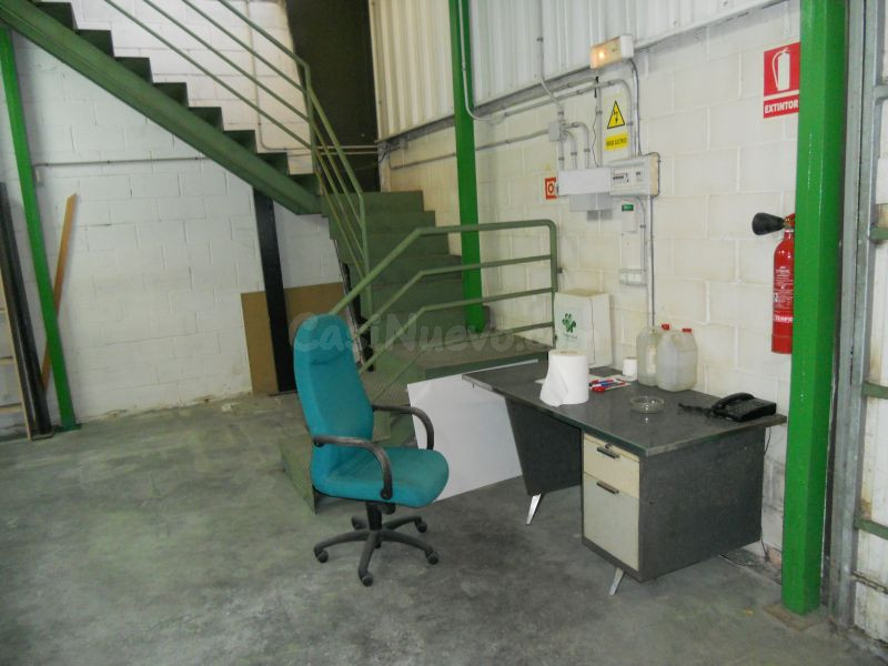 Nave industrial en Candina - Se vende con inquilino - foto 3