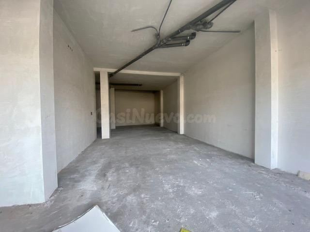Amplio Local Comercial en el Corazón de Lleida - Zona Prínce