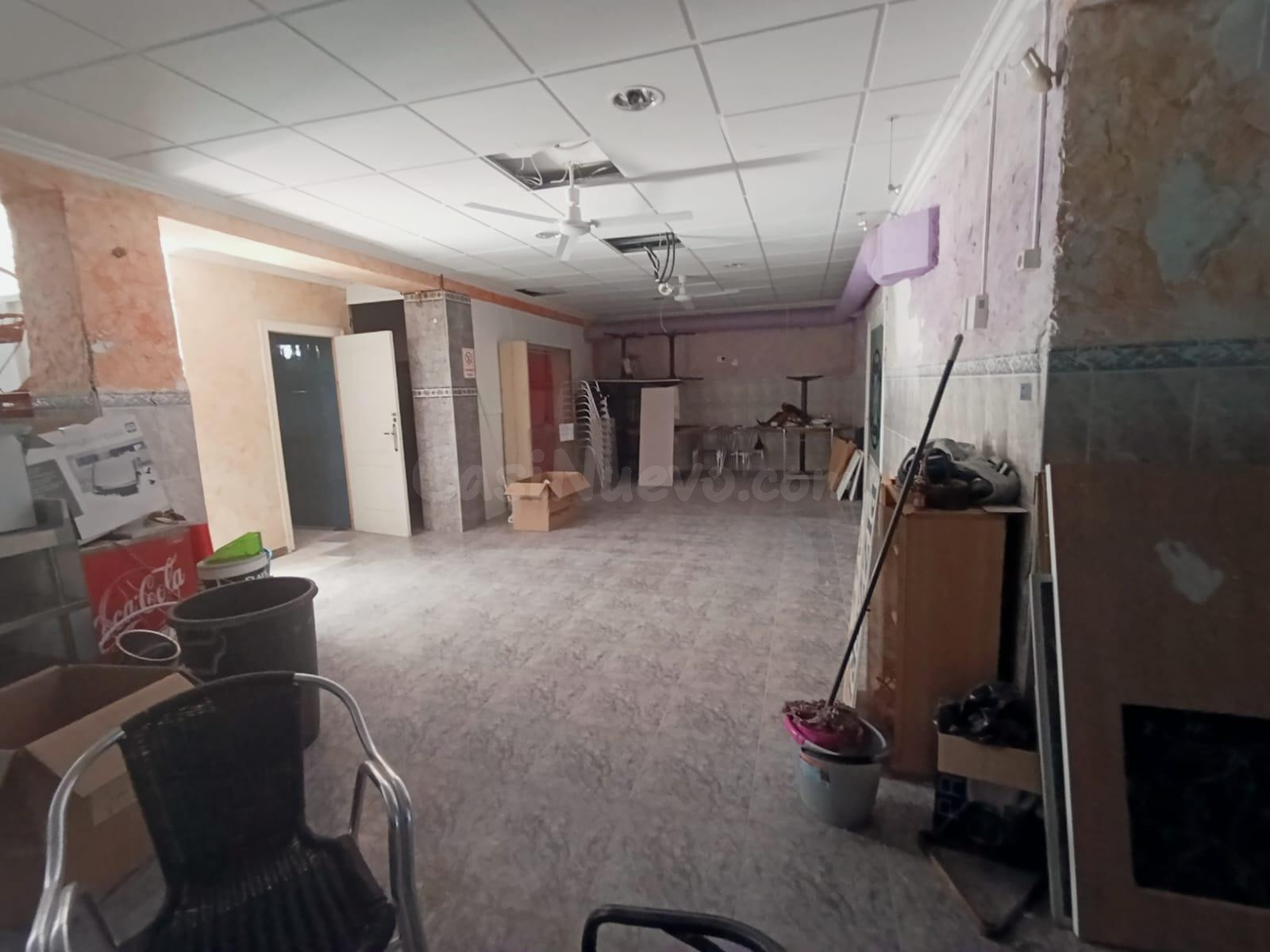 SE VENDE LOCAL COMERCIAL PLAZA APARADORAS