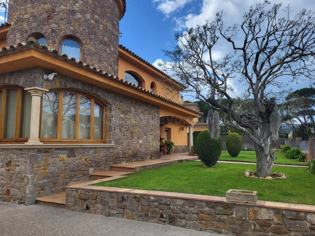 Chalet independiente con encanto en Torre Simona (Mont-ras)