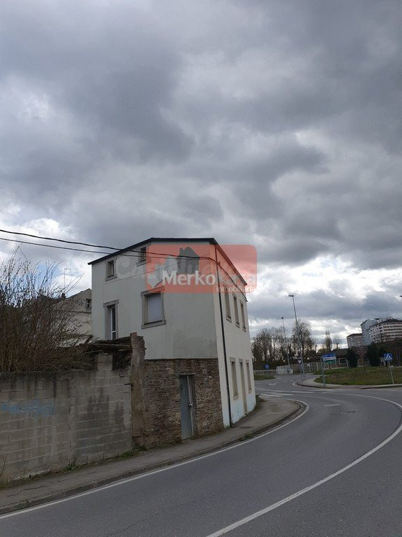 SE VENDE CASA CON TERRENO CERCA DEL SAGRADO CORAZÓN
