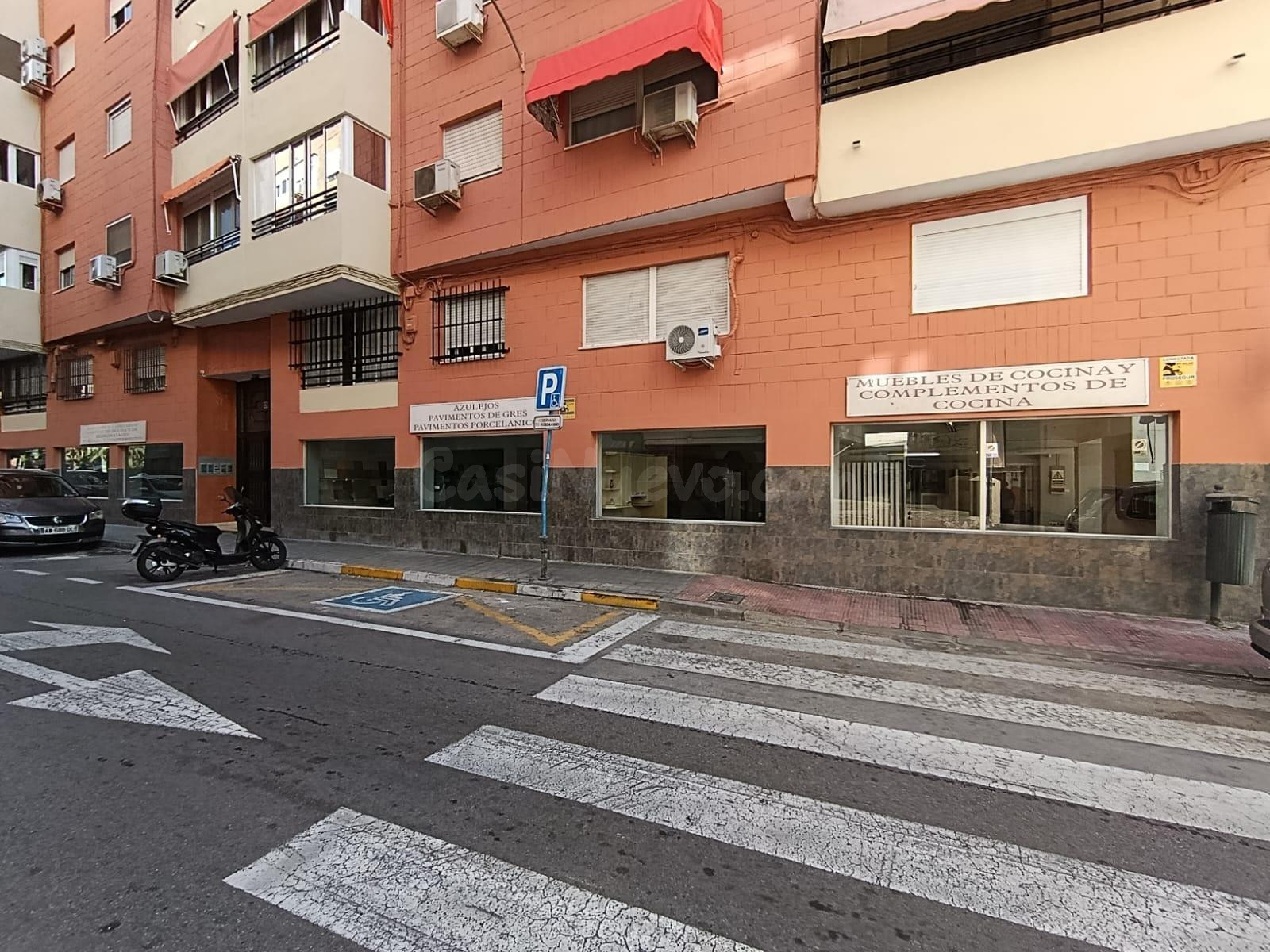 Amplio Local Comercial en el Bulevar del Pla, Alicante