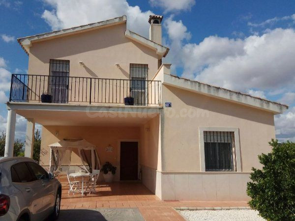 ¡En Venta! Exclusivo chalet independiente en La Carlota.