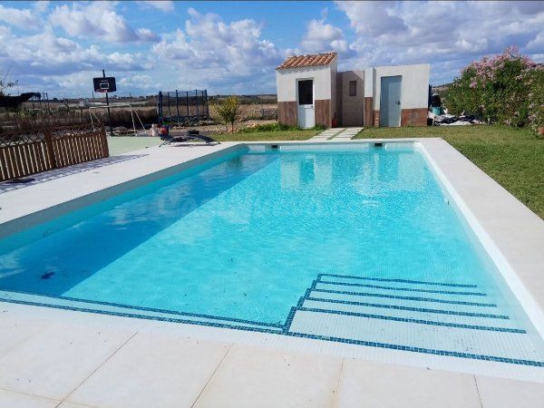 ¡En Venta! Exclusivo chalet independiente en La Carlota. - foto 2