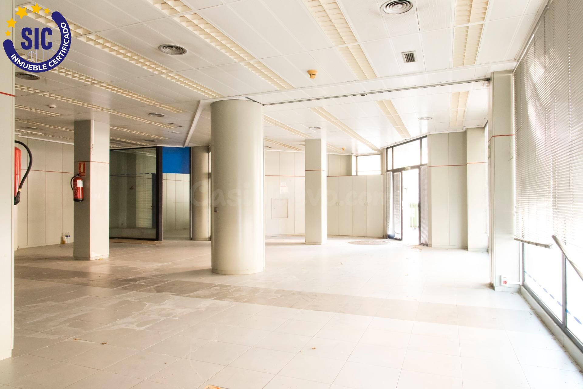 🏢 Gran Local Comercial en Castellón – 1.140 m2 con Patio y U - foto 2