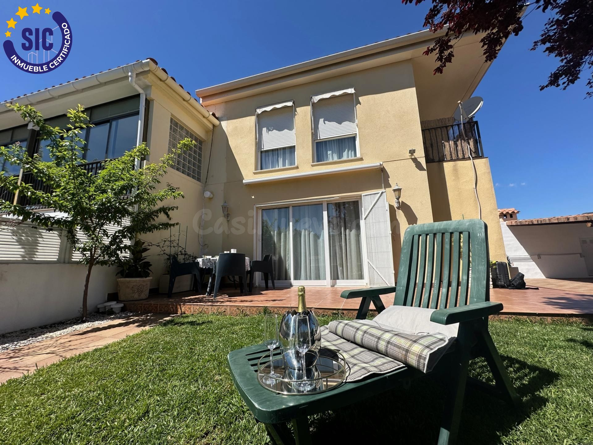 Oportunidad en Benicasim: Chalet Reformado con Parcela Privada Cerca del Mar